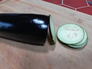 aubergine coupée