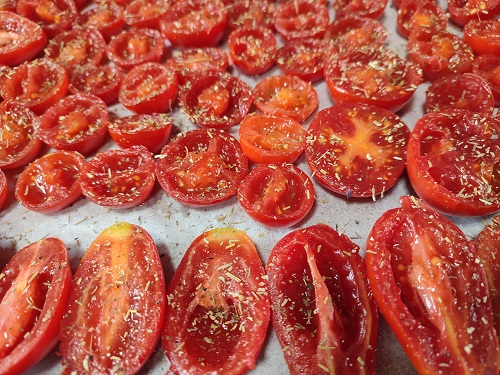 tomate avec herbe de provence pour tomates séchées